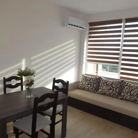 Daire Capuccino Guest - Free Parking And Wi-fi Sunny Beach
